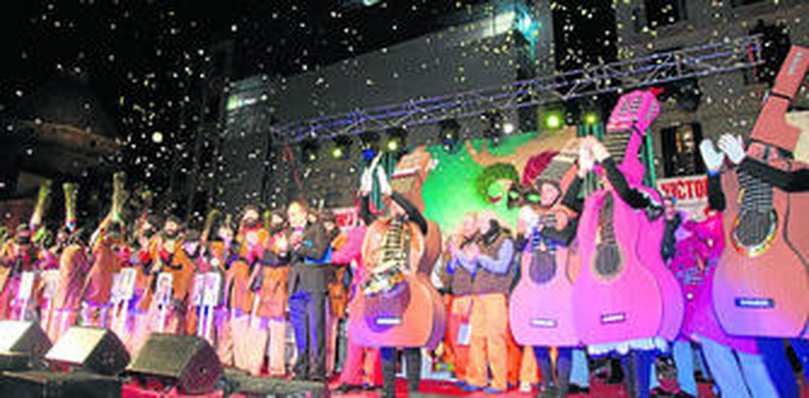 Actuaciones de carnaval ayer en la plaza de la Constitución.